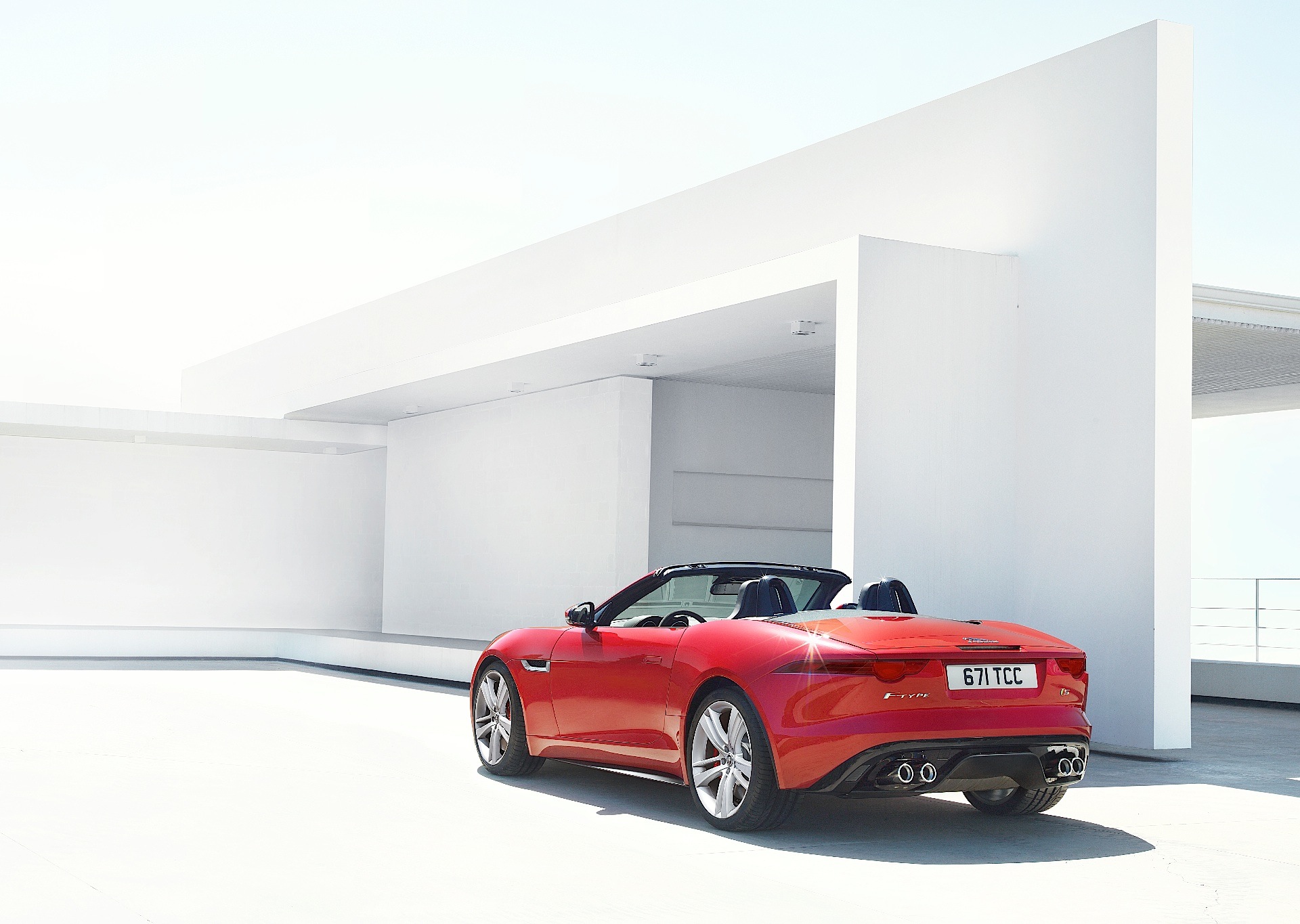 Jaguar F-Type Convertible photo 34