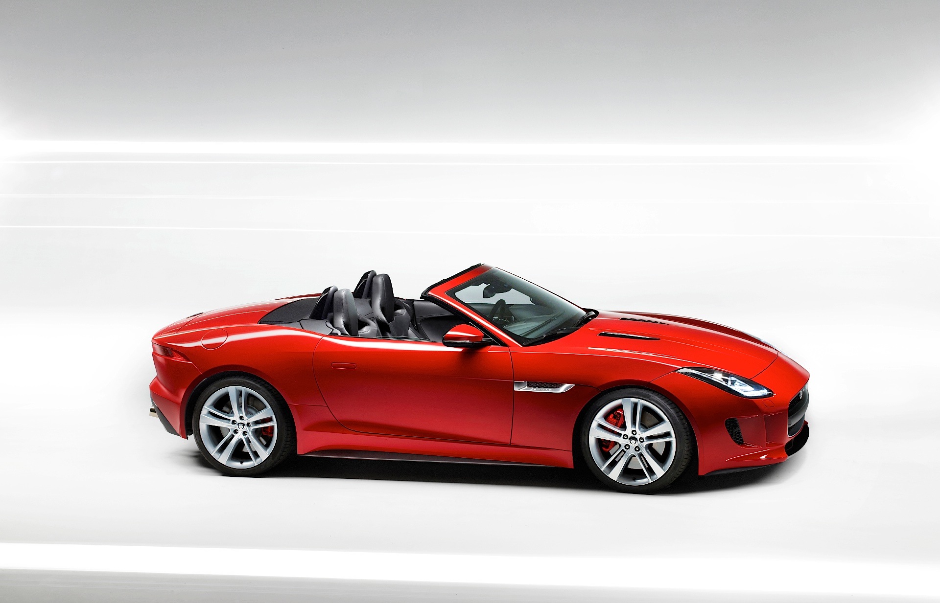 Jaguar F-Type Convertible photo 42