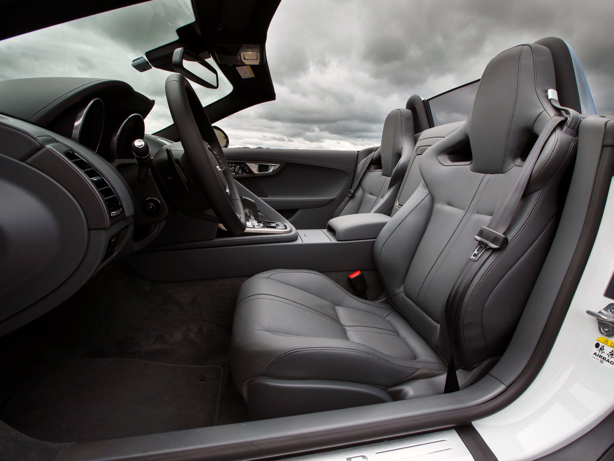 Jaguar F-Type Convertible photo 137