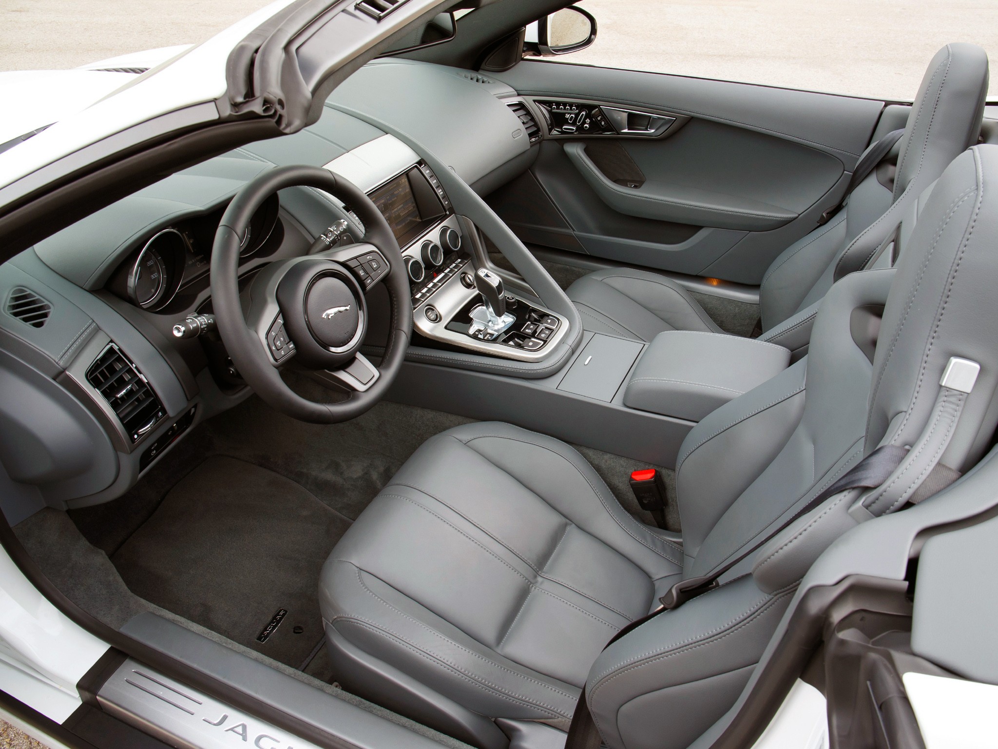 Jaguar F-Type Convertible photo 138