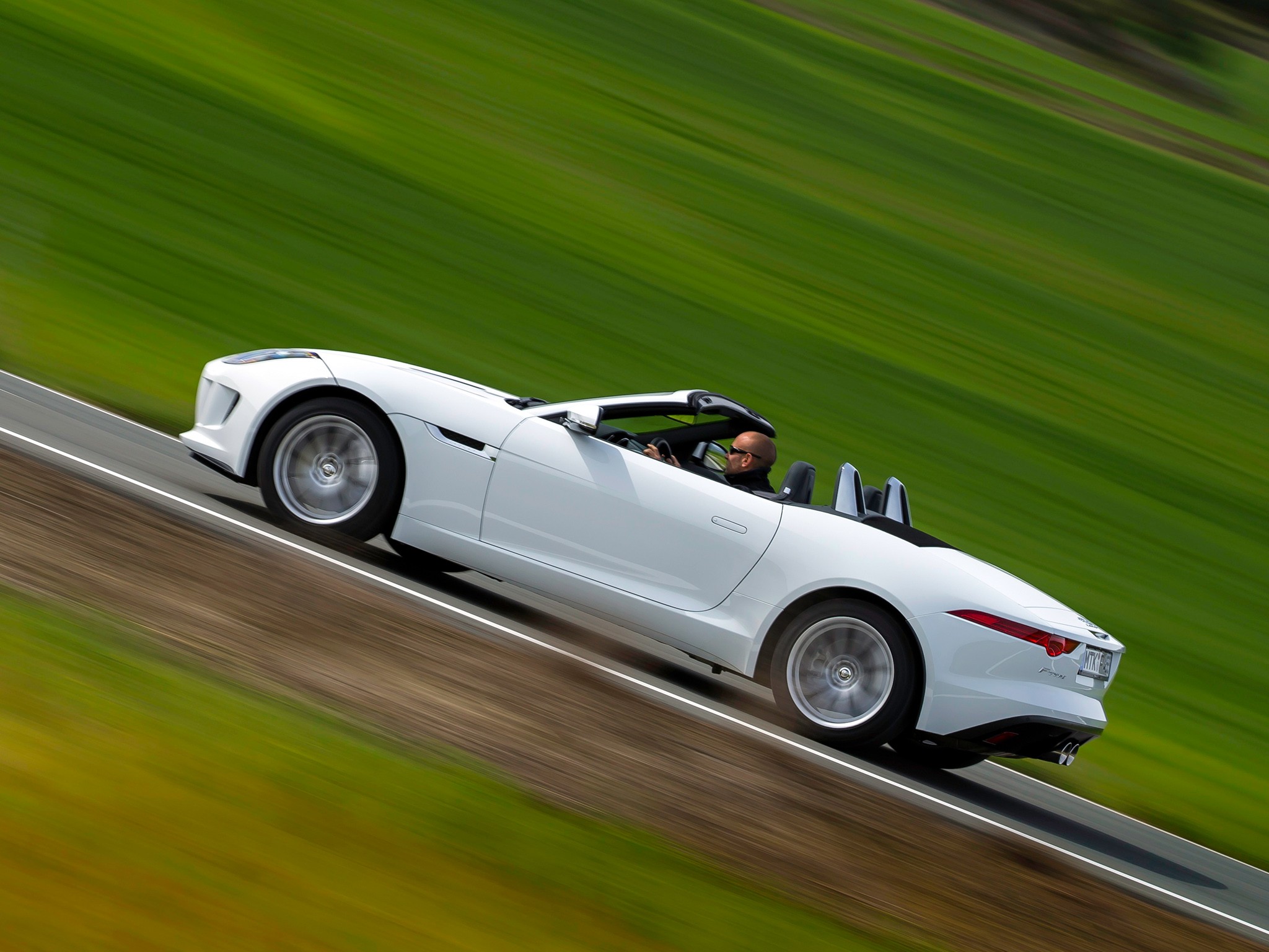 Jaguar F-Type Convertible photo 54