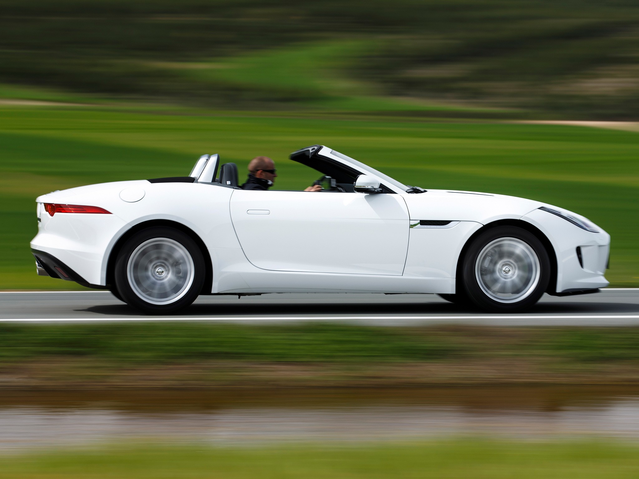 Jaguar F-Type Convertible photo 60