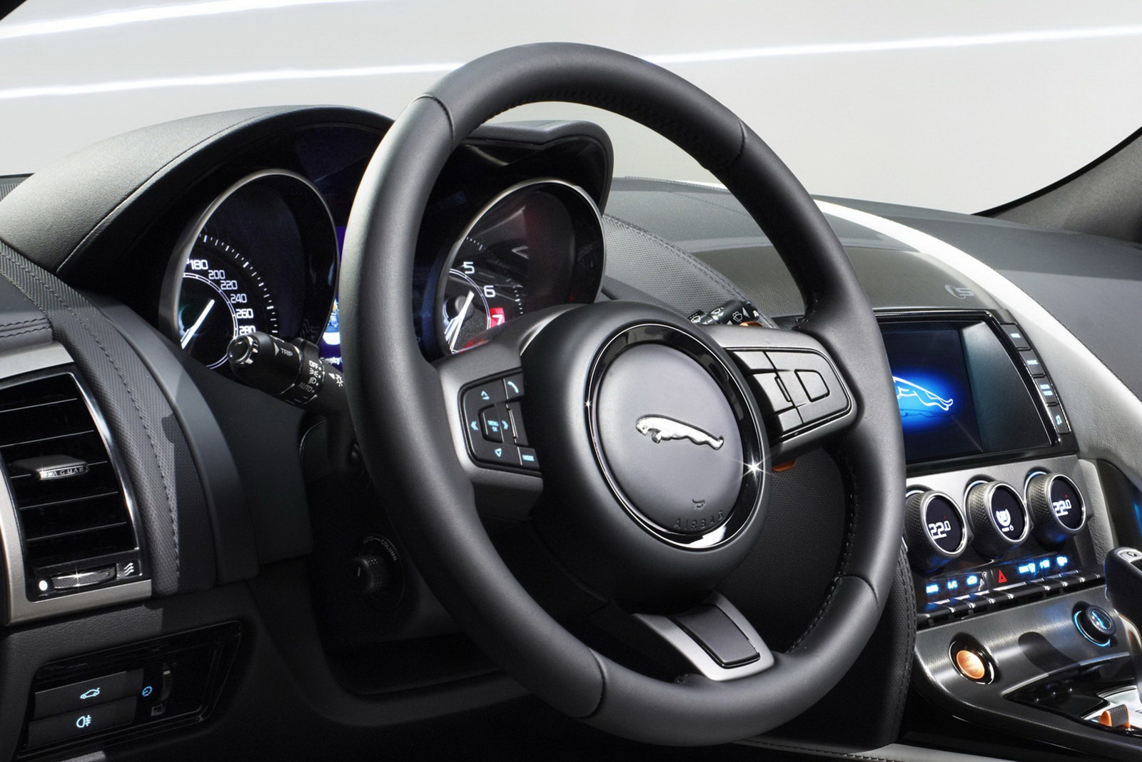 Jaguar F-Type Convertible photo 123