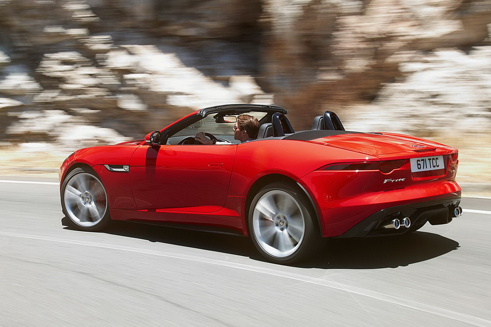 Jaguar F-Type Convertible photo 2