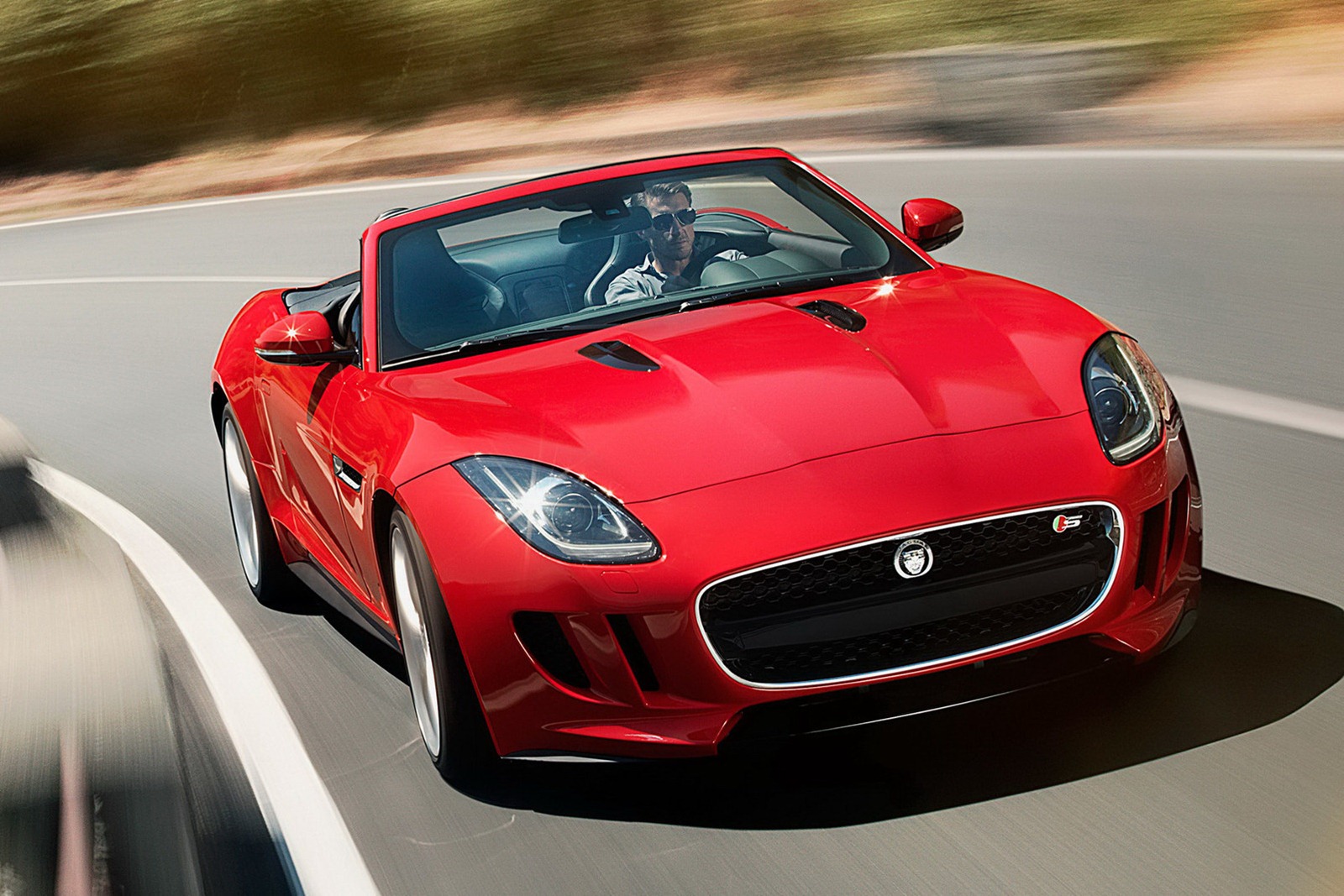 Jaguar F-Type Convertible photo 3