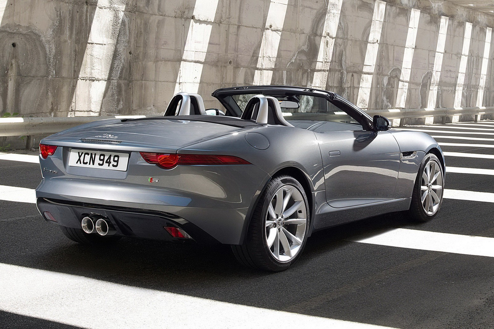 Jaguar F-Type Convertible photo 7