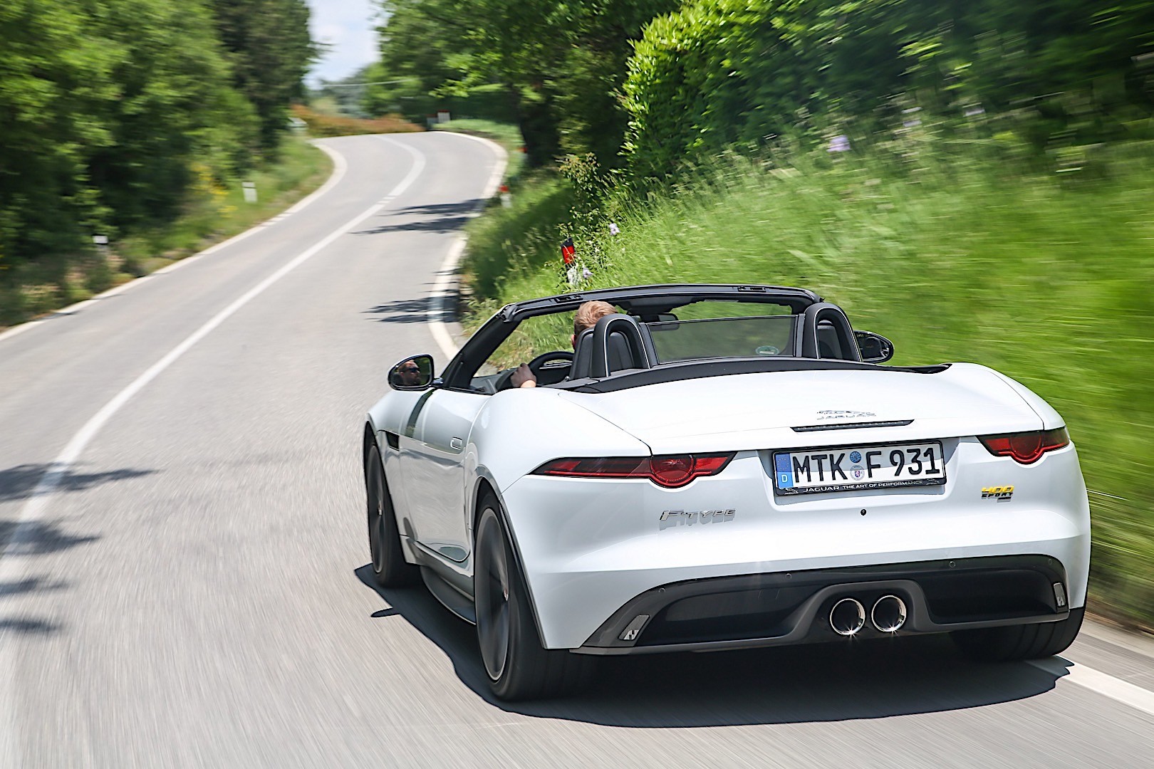 Jaguar F-Type Convertible photo 10