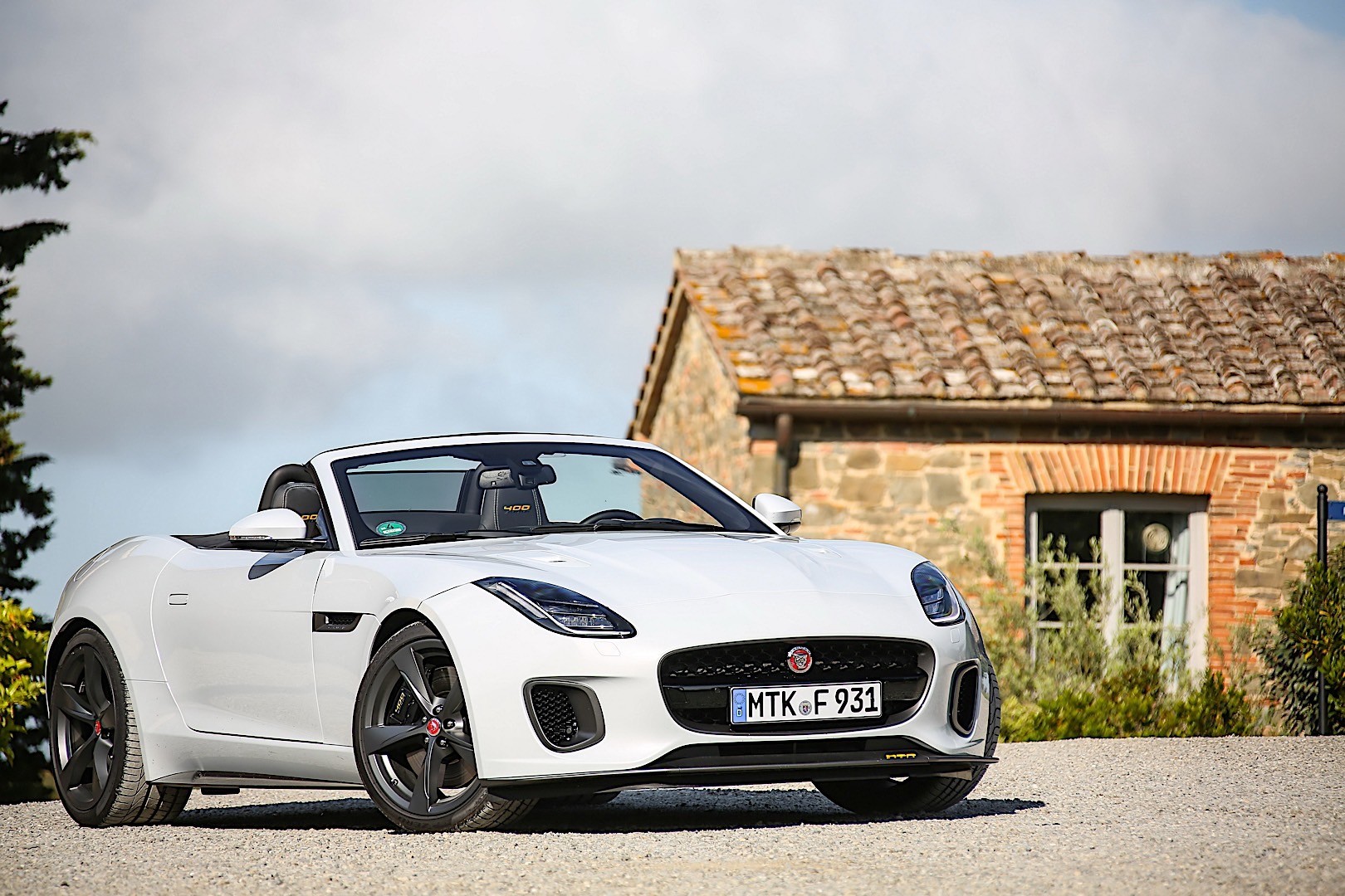 Jaguar F-Type Convertible photo 11