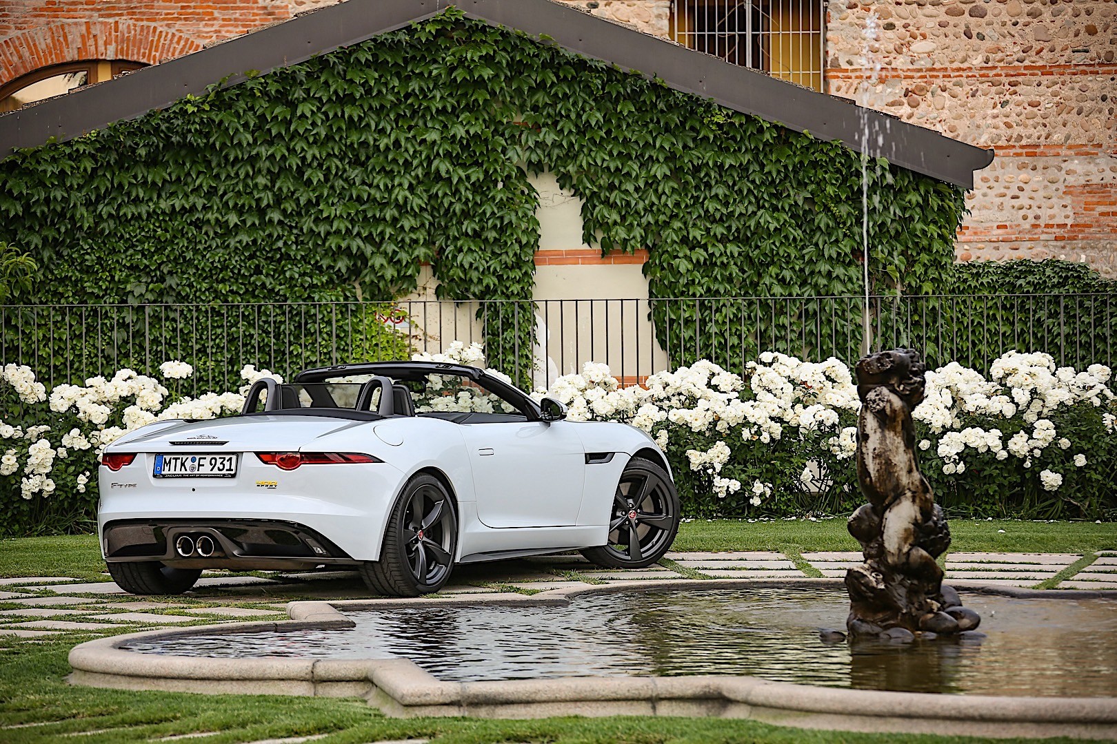 Jaguar F-Type Convertible photo 6