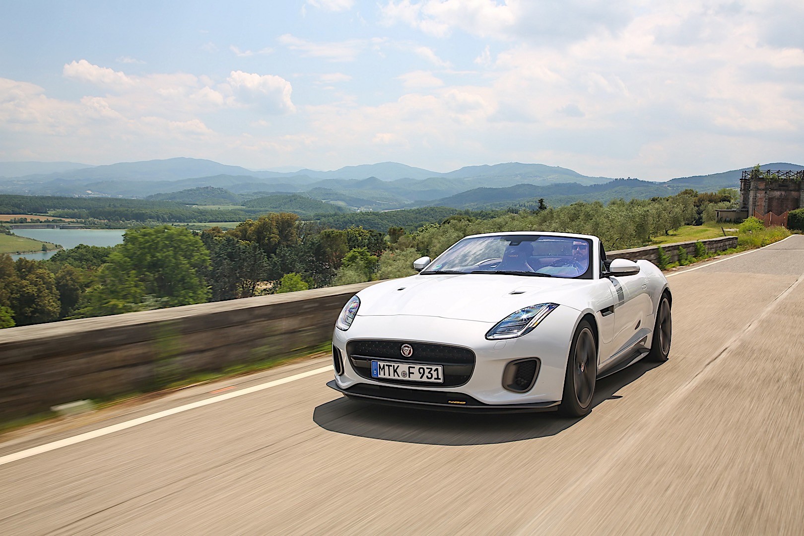 Jaguar F-Type Convertible photo 7