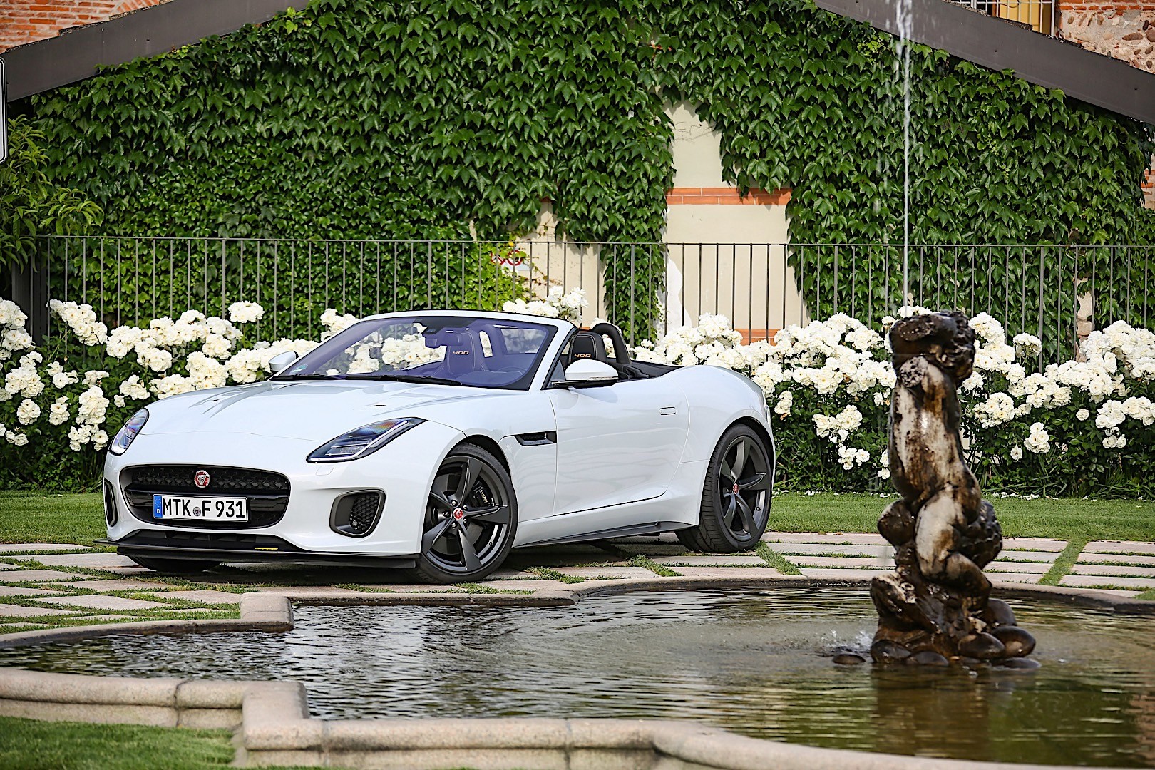 Jaguar F-Type Convertible photo 8