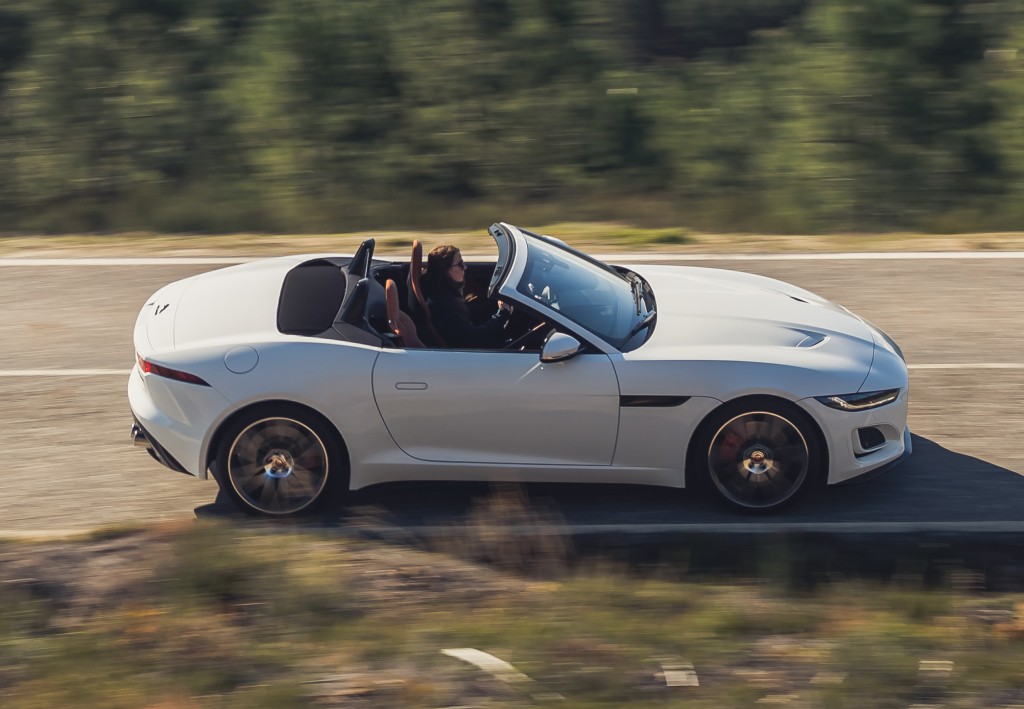 Jaguar F-Type Convertible photo 3