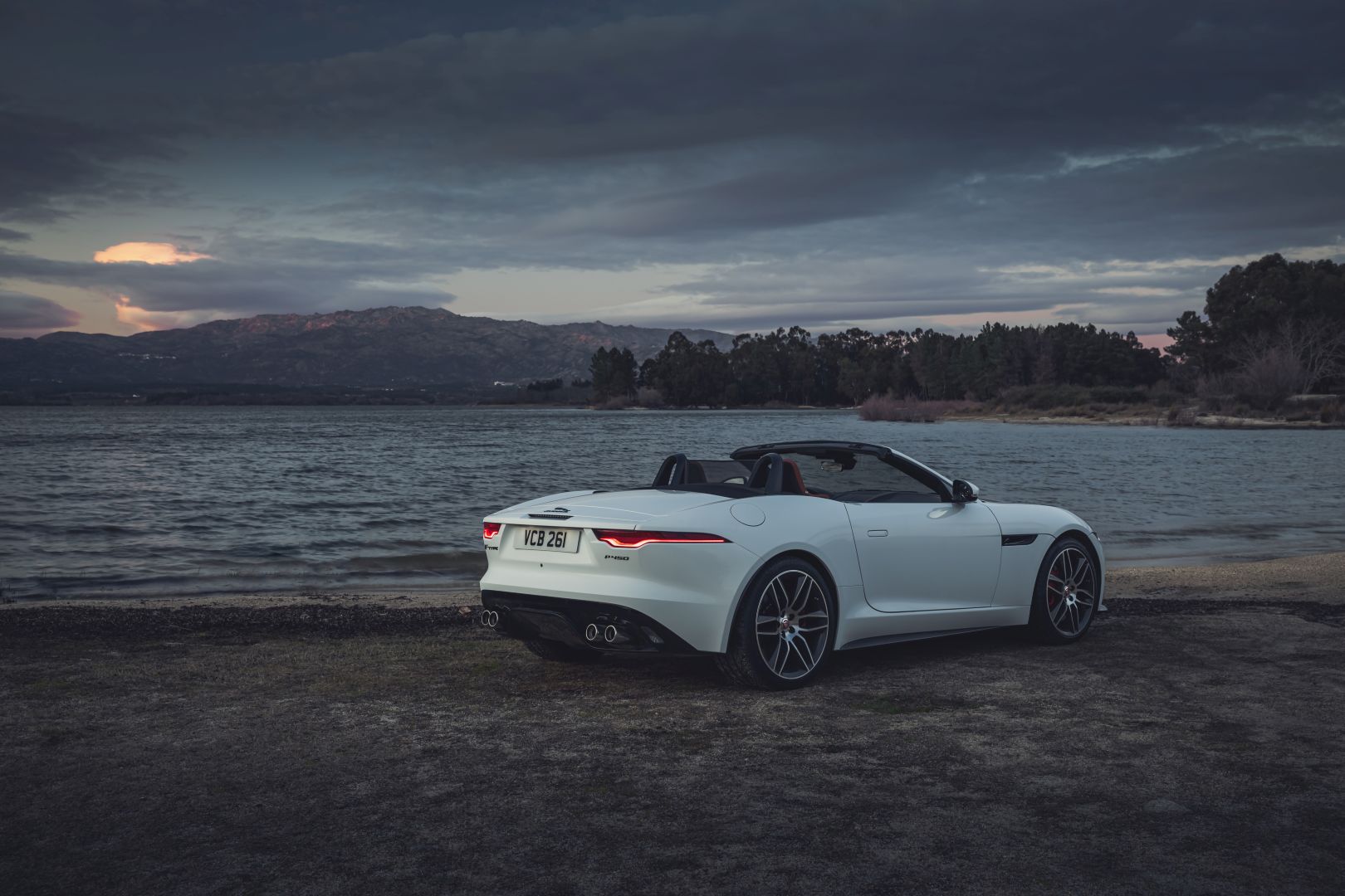 Jaguar F-Type Convertible photo 53