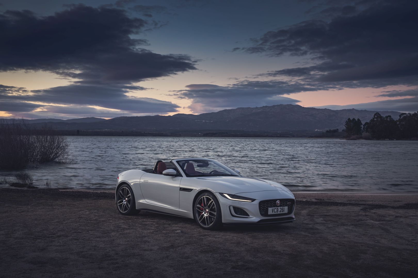 Jaguar F-Type Convertible photo 54
