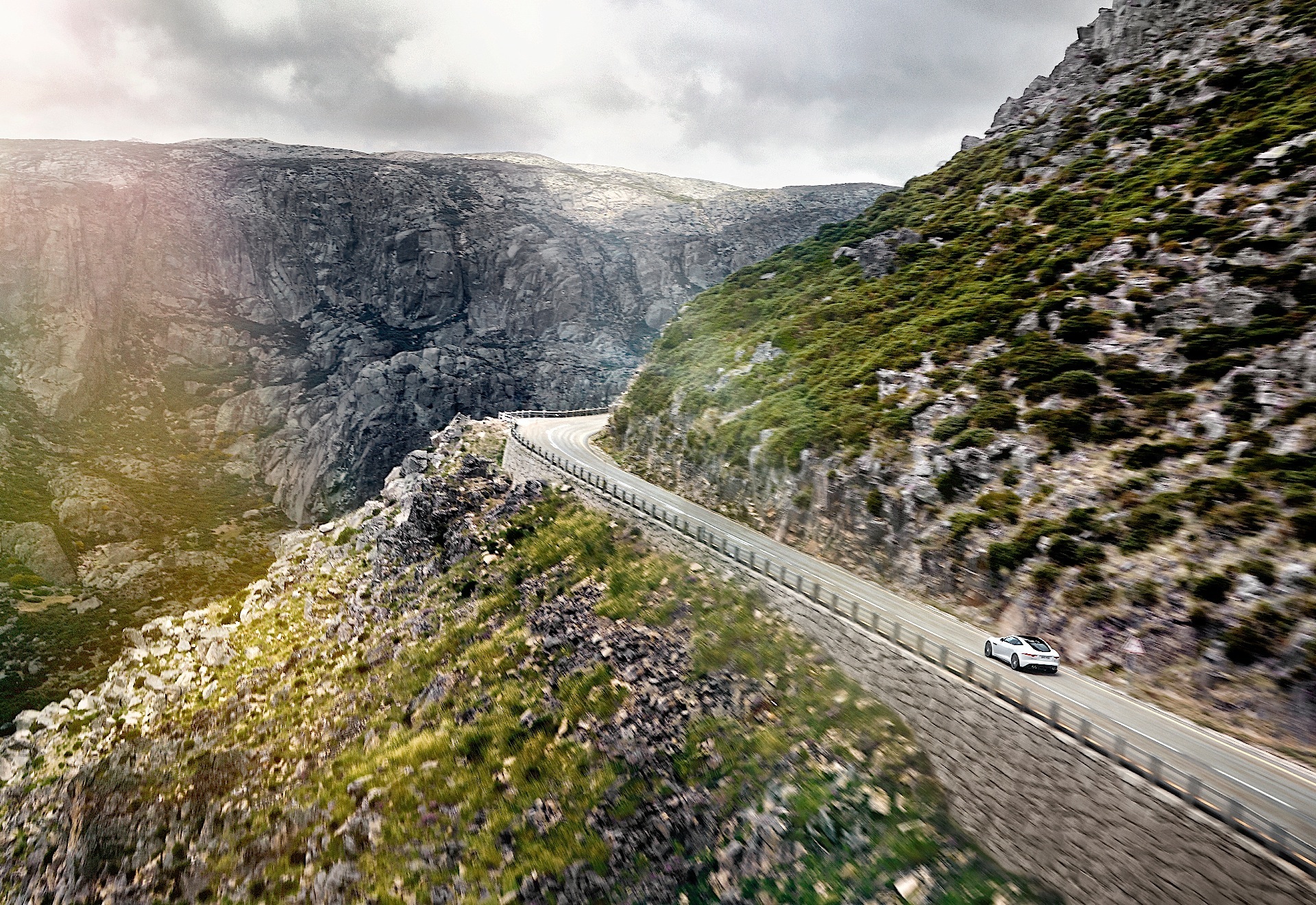 Jaguar F-Type Coupe photo 11