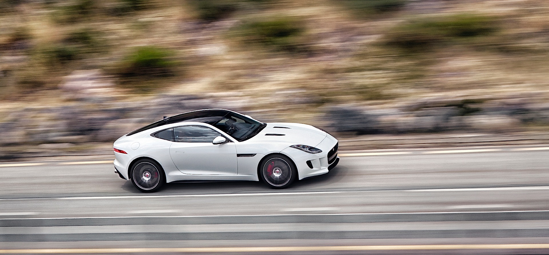 Jaguar F-Type Coupe photo 16