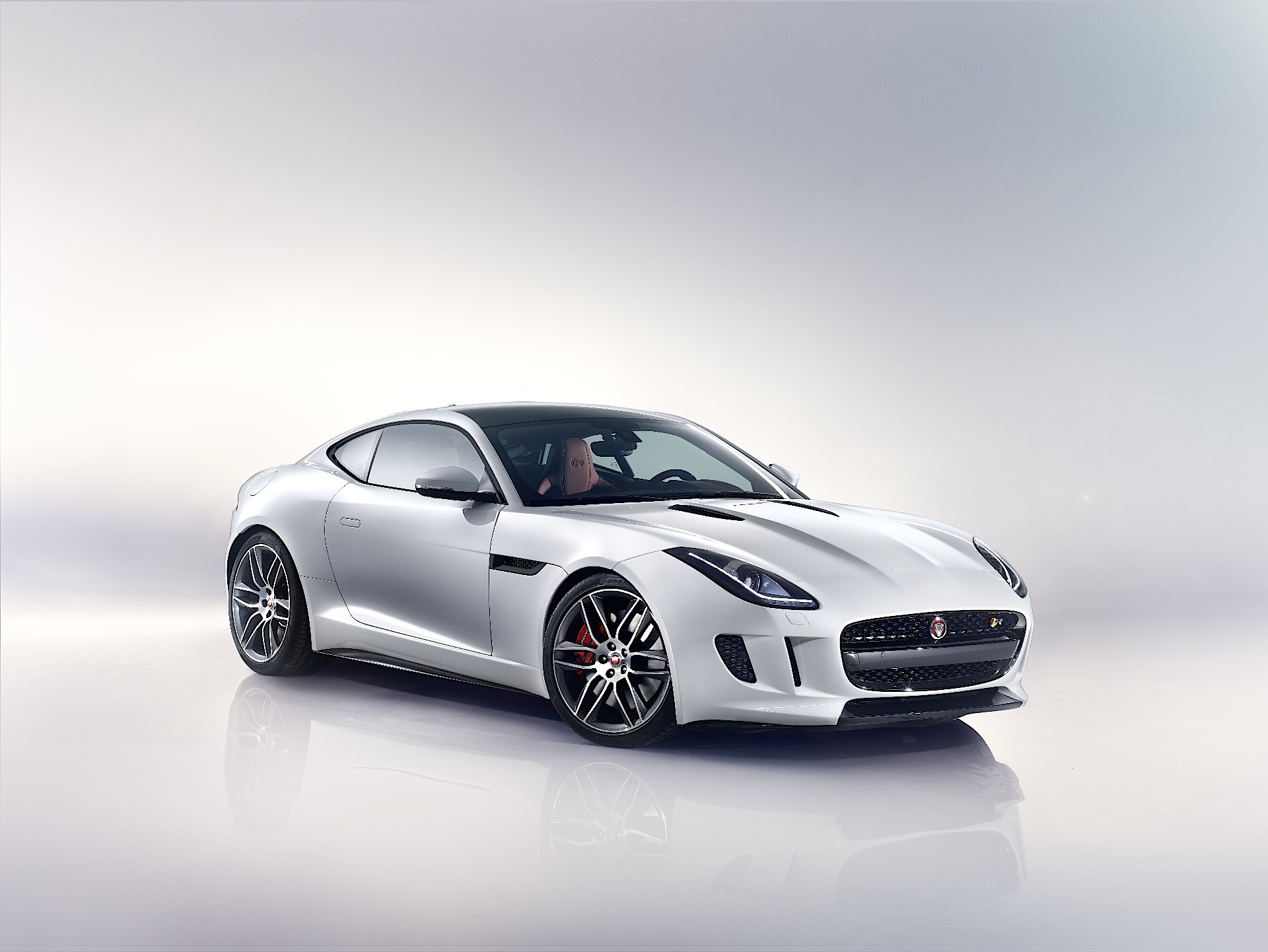 Jaguar F-Type Coupe photo 2