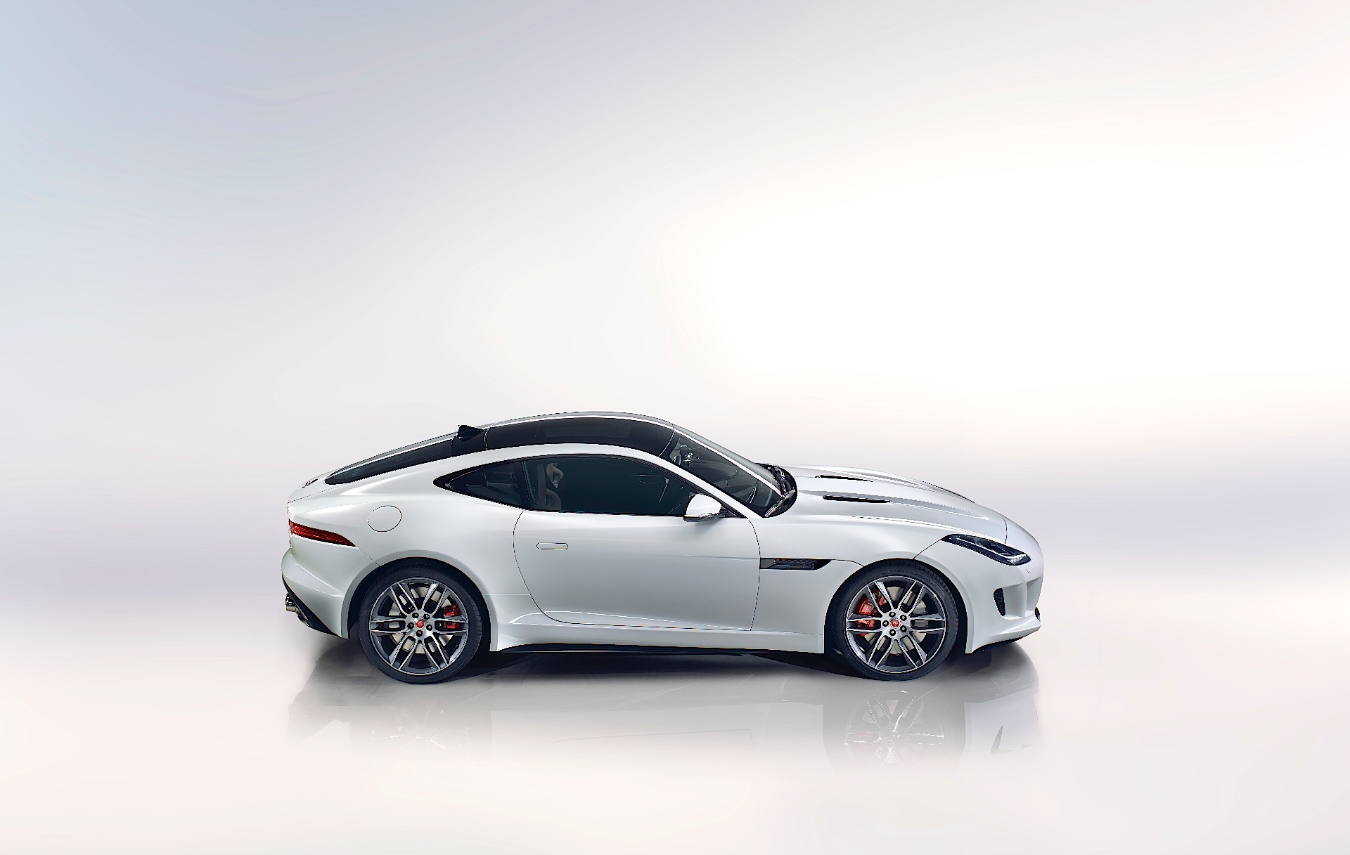 Jaguar F-Type Coupe photo 24