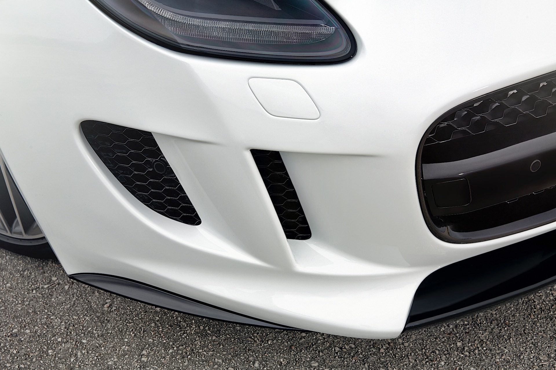 Jaguar F-Type Coupe photo 9