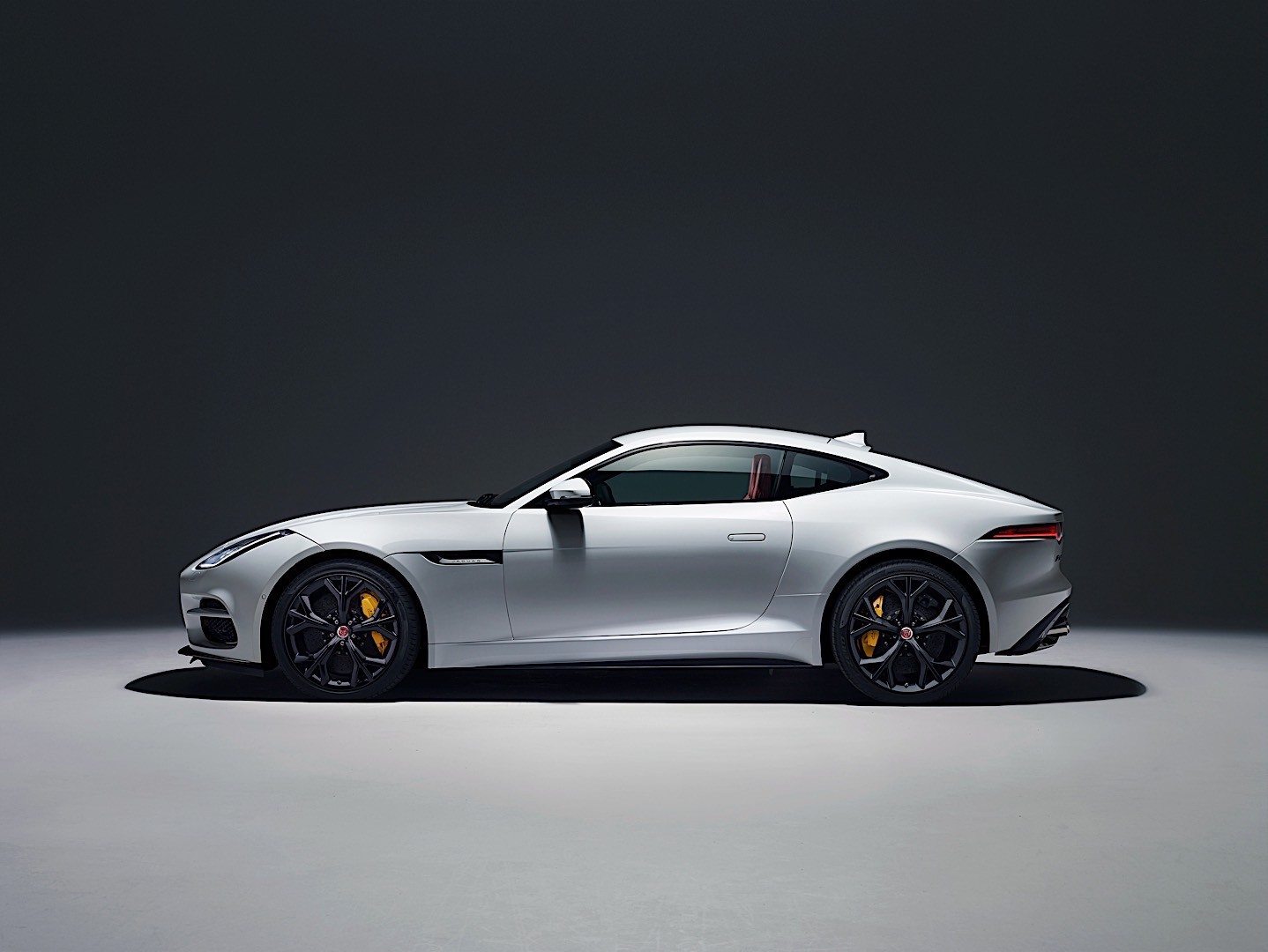 Jaguar F-Type Coupe photo 3