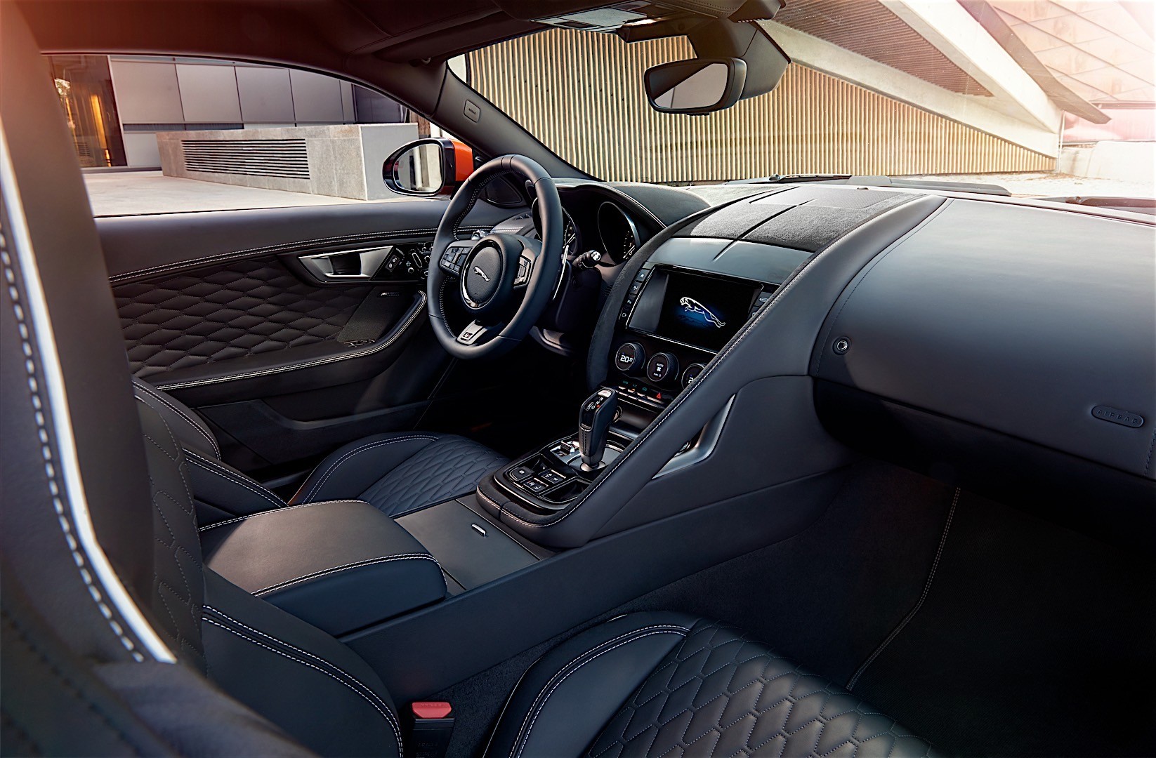 Jaguar F-Type Svr Coupe photo 22