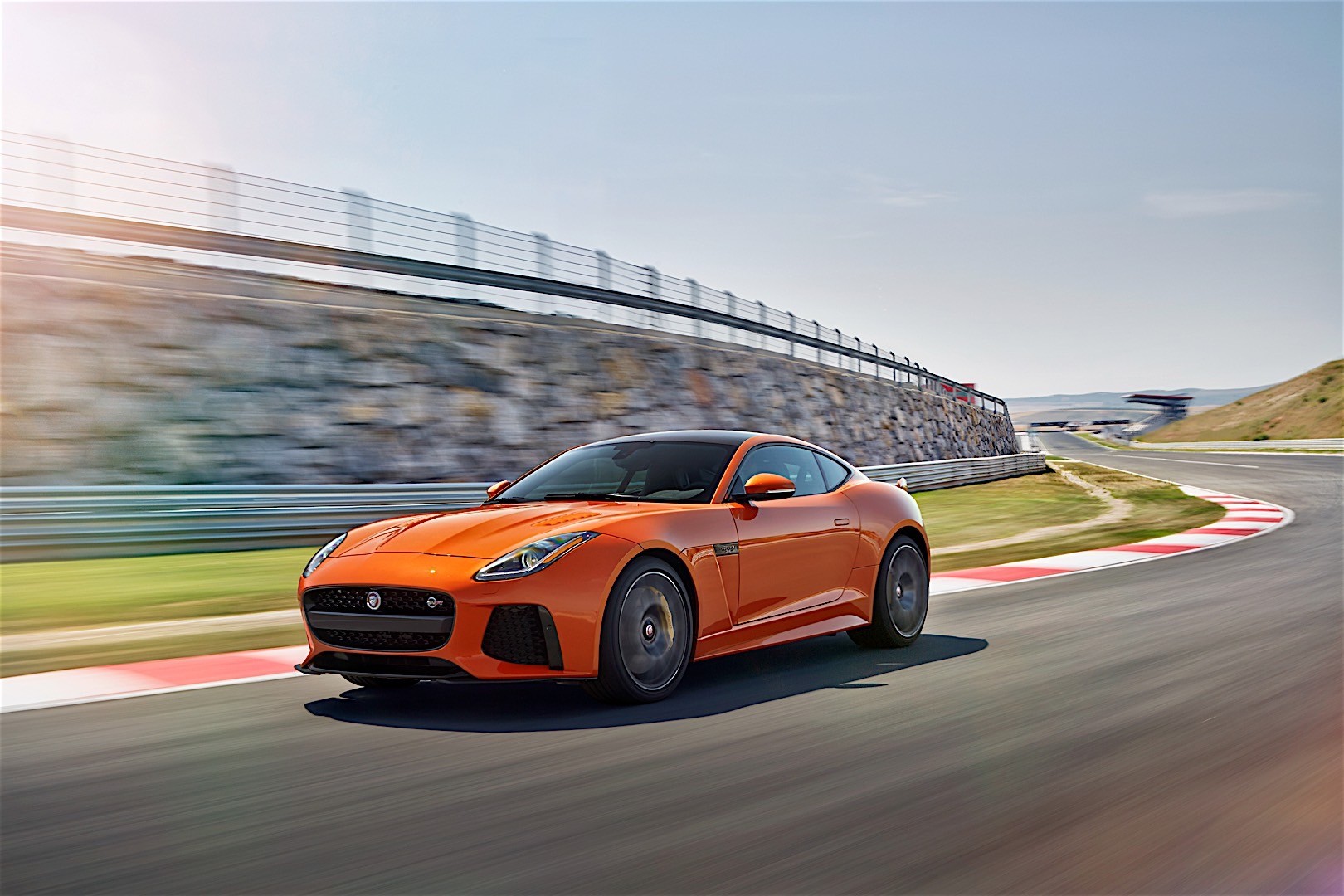 Jaguar F-Type Svr Coupe photo 9