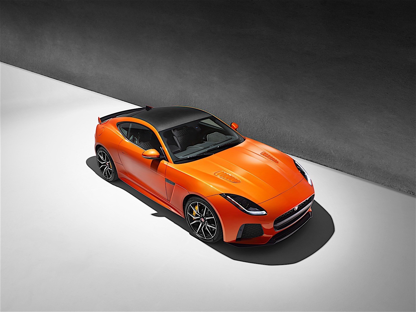 Jaguar F-Type Svr Coupe photo 13
