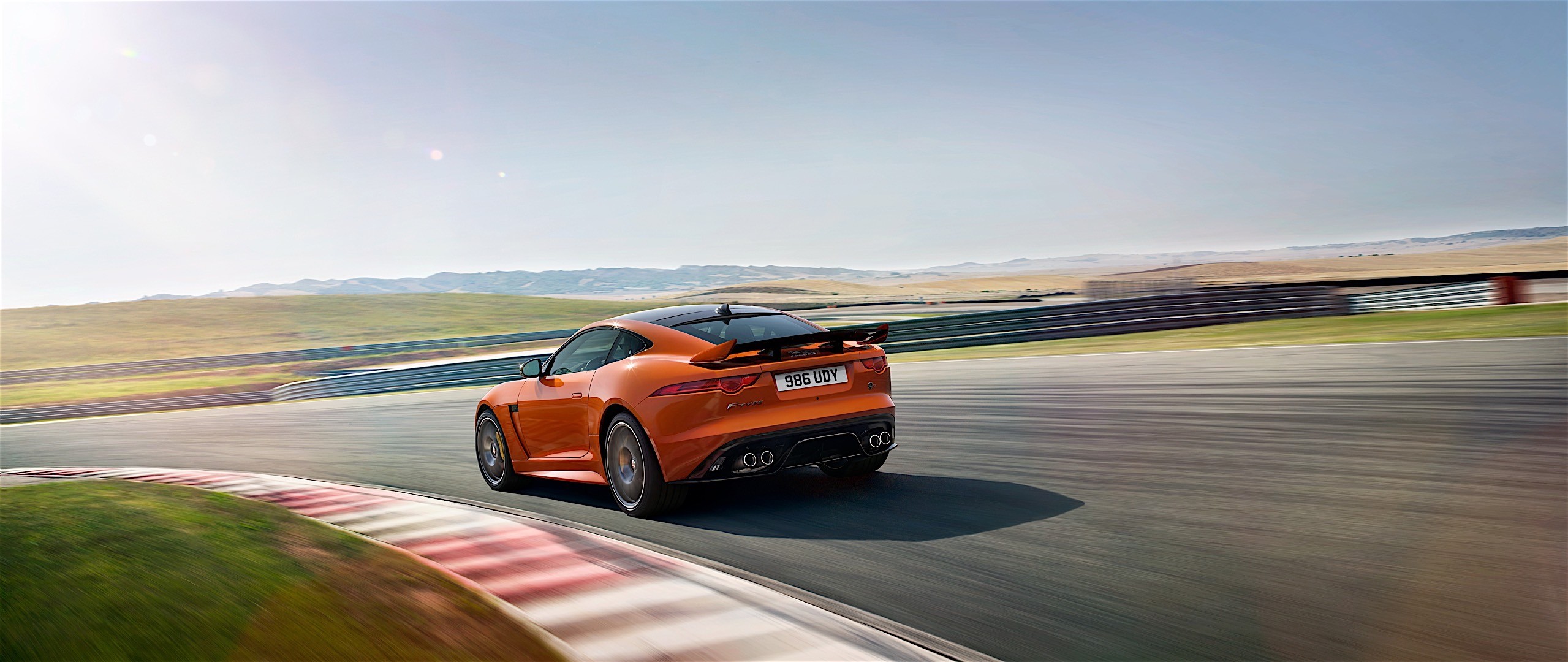 Jaguar F-Type Svr Coupe photo 17