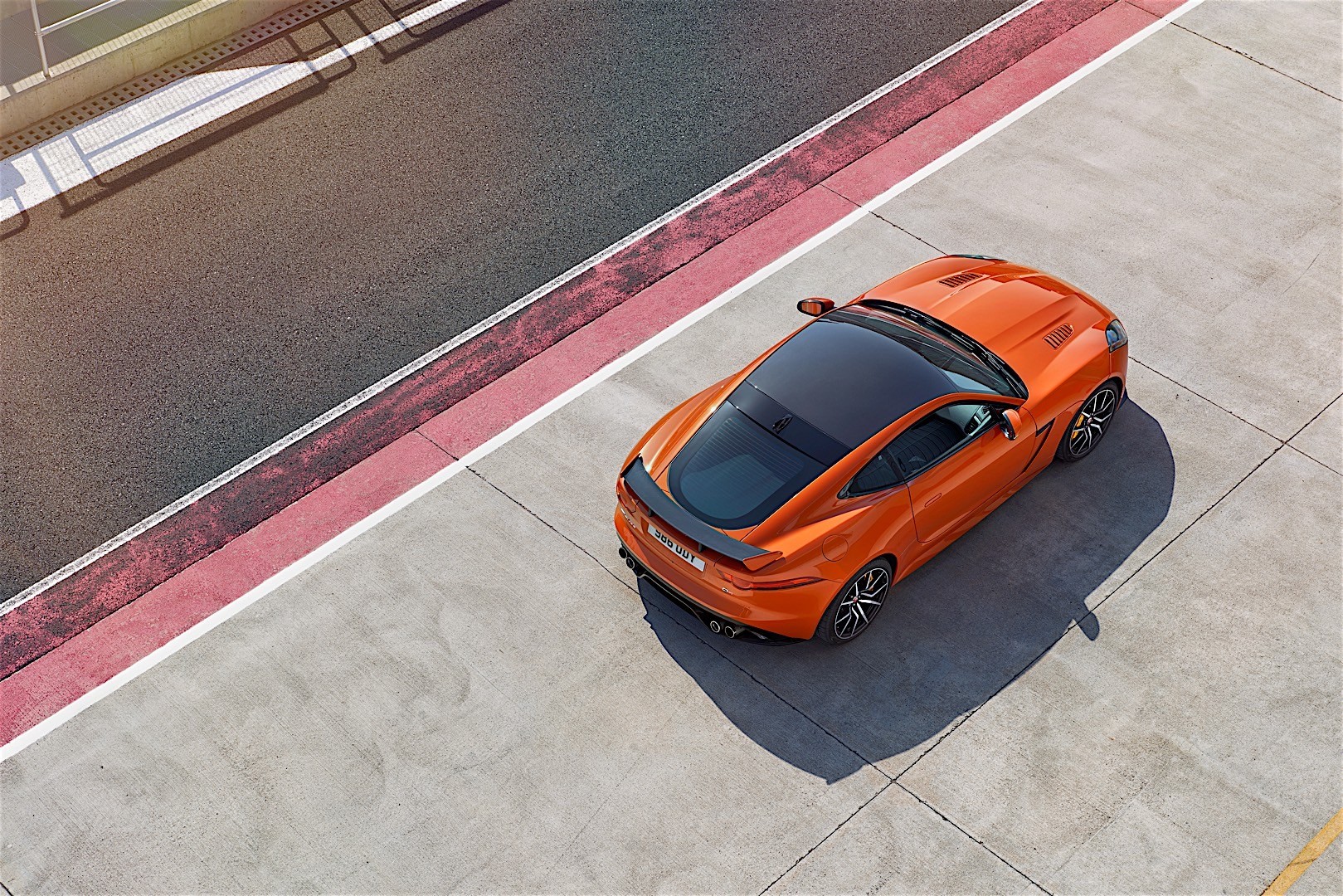 Jaguar F-Type Svr Coupe photo 6