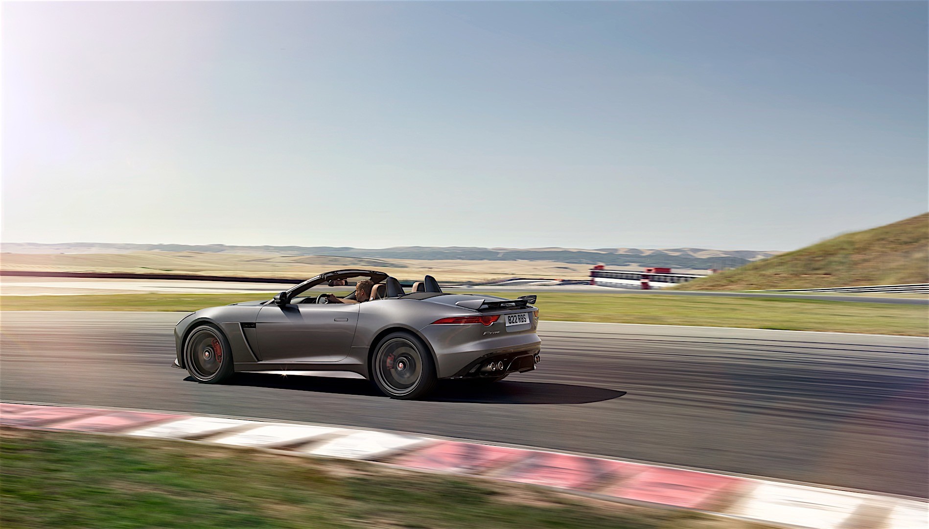 Jaguar F-Type Svr photo 10
