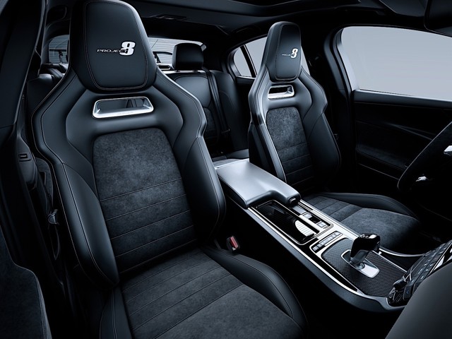 Jaguar Xe Sv Foto 13