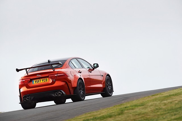 Jaguar Xe Sv Foto 8
