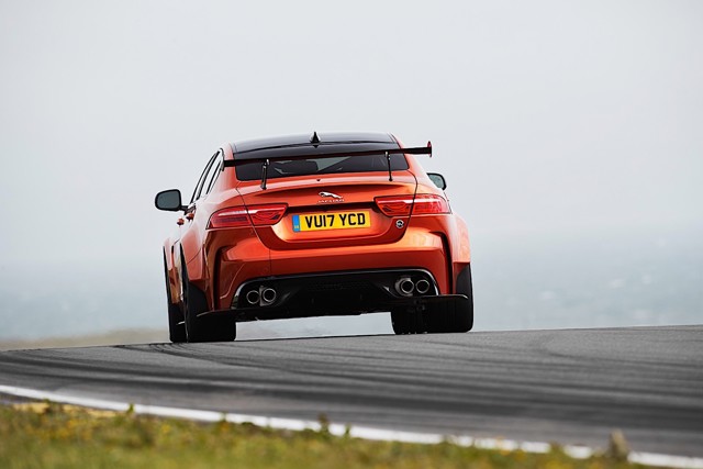Jaguar Xe Sv Foto 9