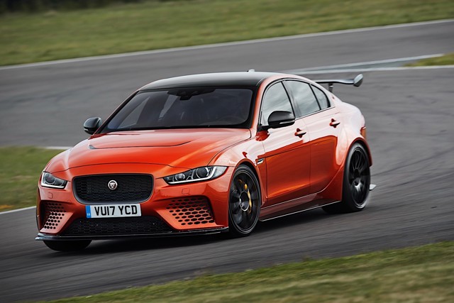 Jaguar Xe Sv Foto 2