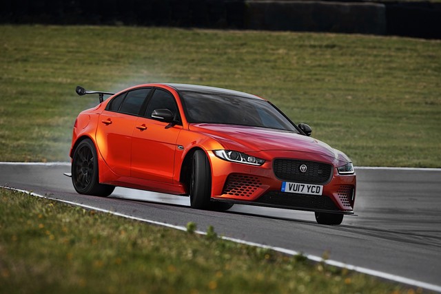 Jaguar Xe Sv Foto 3