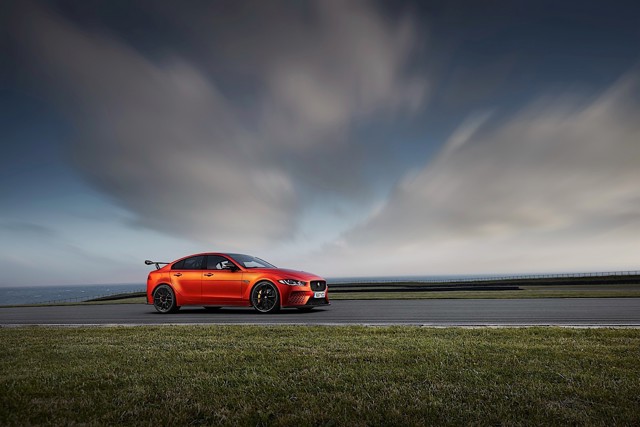 Jaguar Xe Sv Foto 4