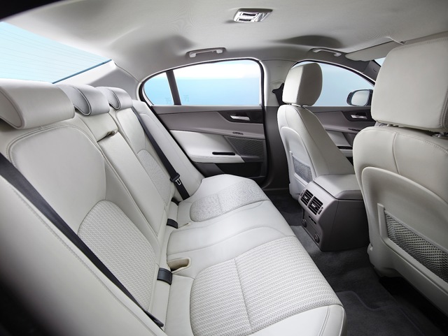 Jaguar Xe photo 49