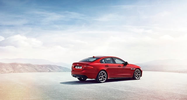 Jaguar Xe photo 2