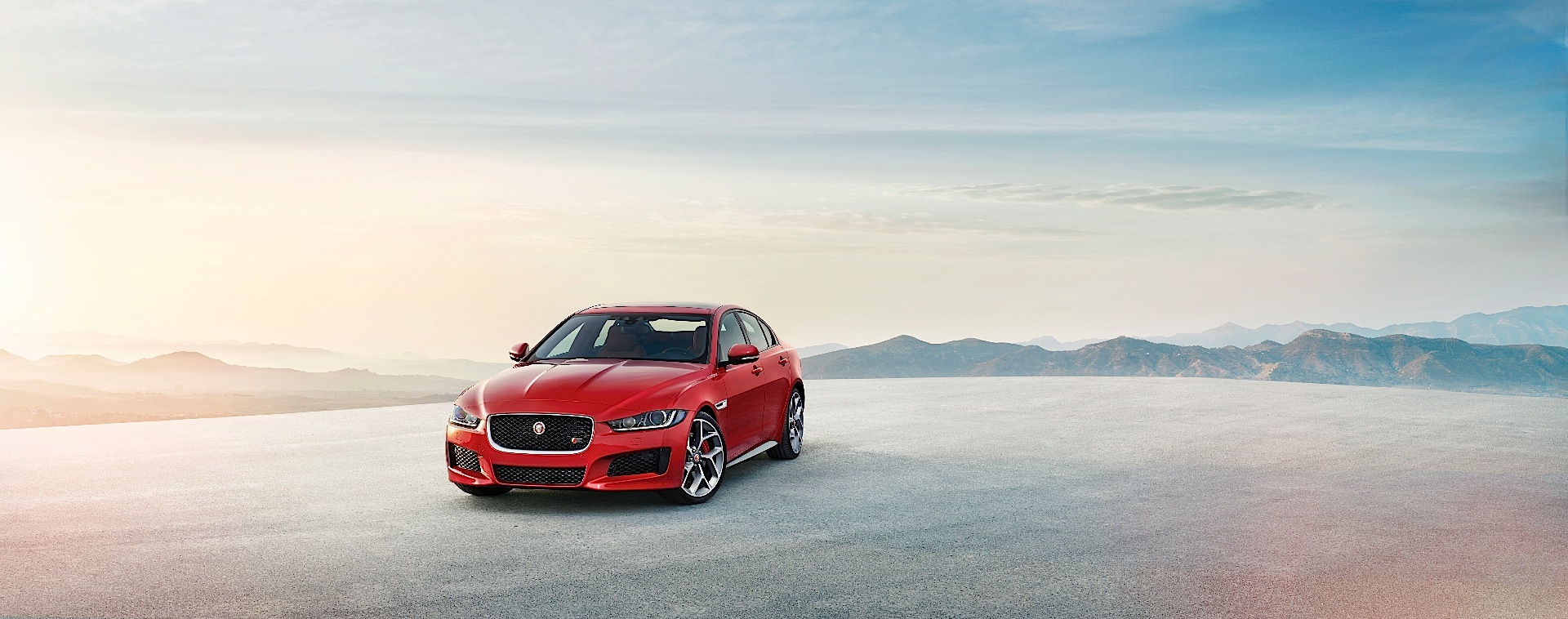 Jaguar Xe photo 3