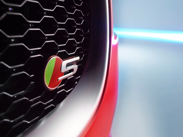 Jaguar Xe photo 9