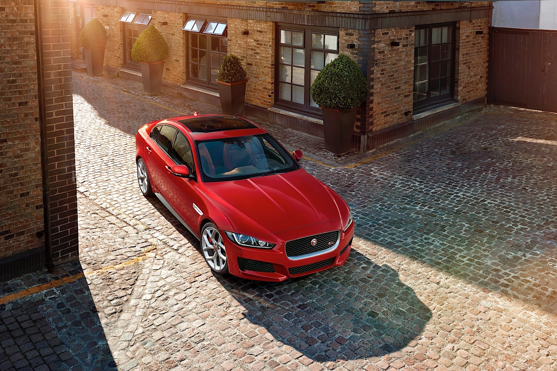 Jaguar Xe photo 14