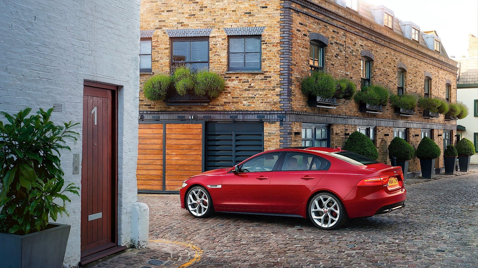 Jaguar Xe photo 15