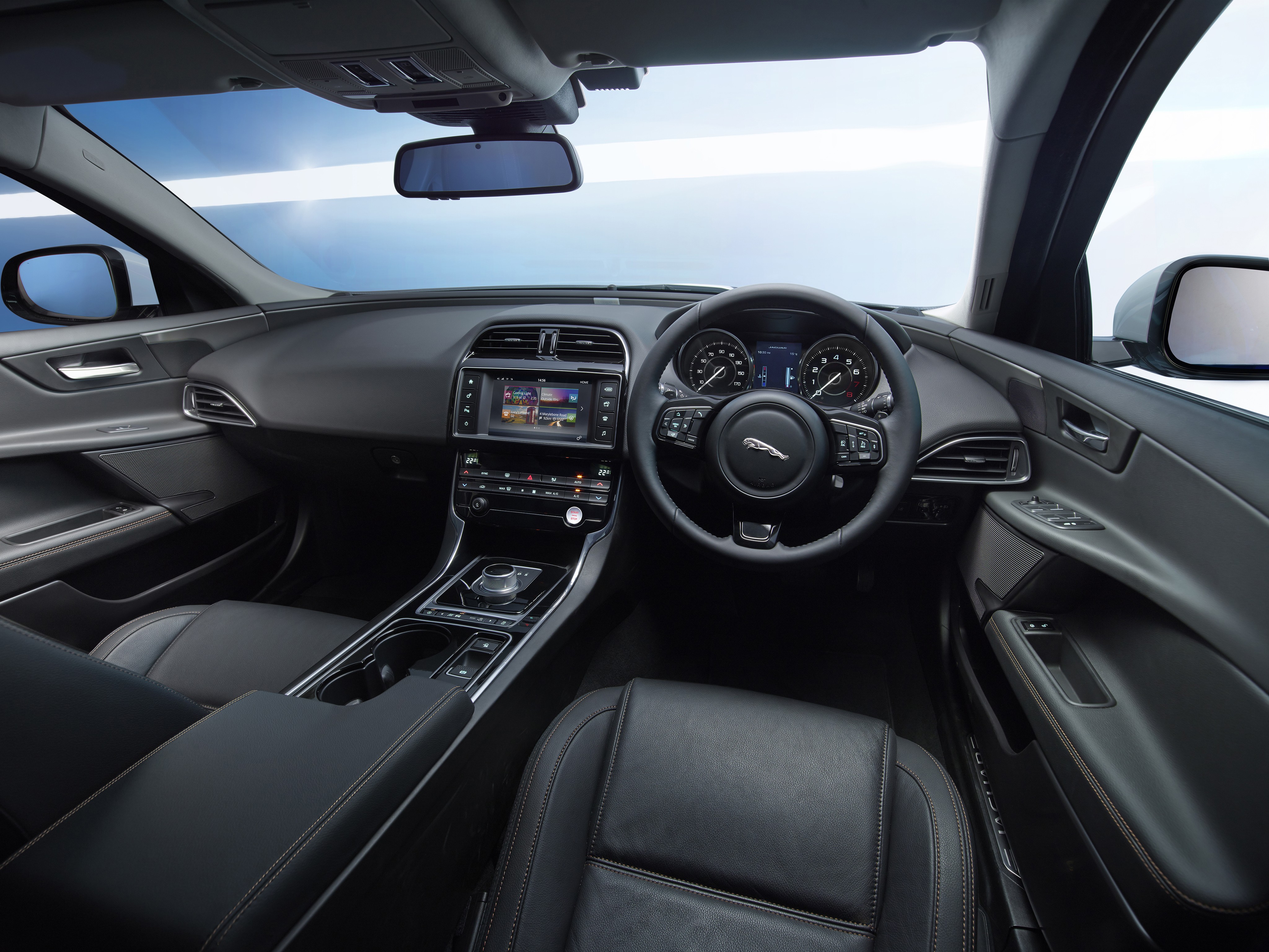 Jaguar Xe photo 54