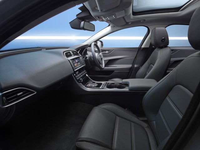 Jaguar Xe photo 56