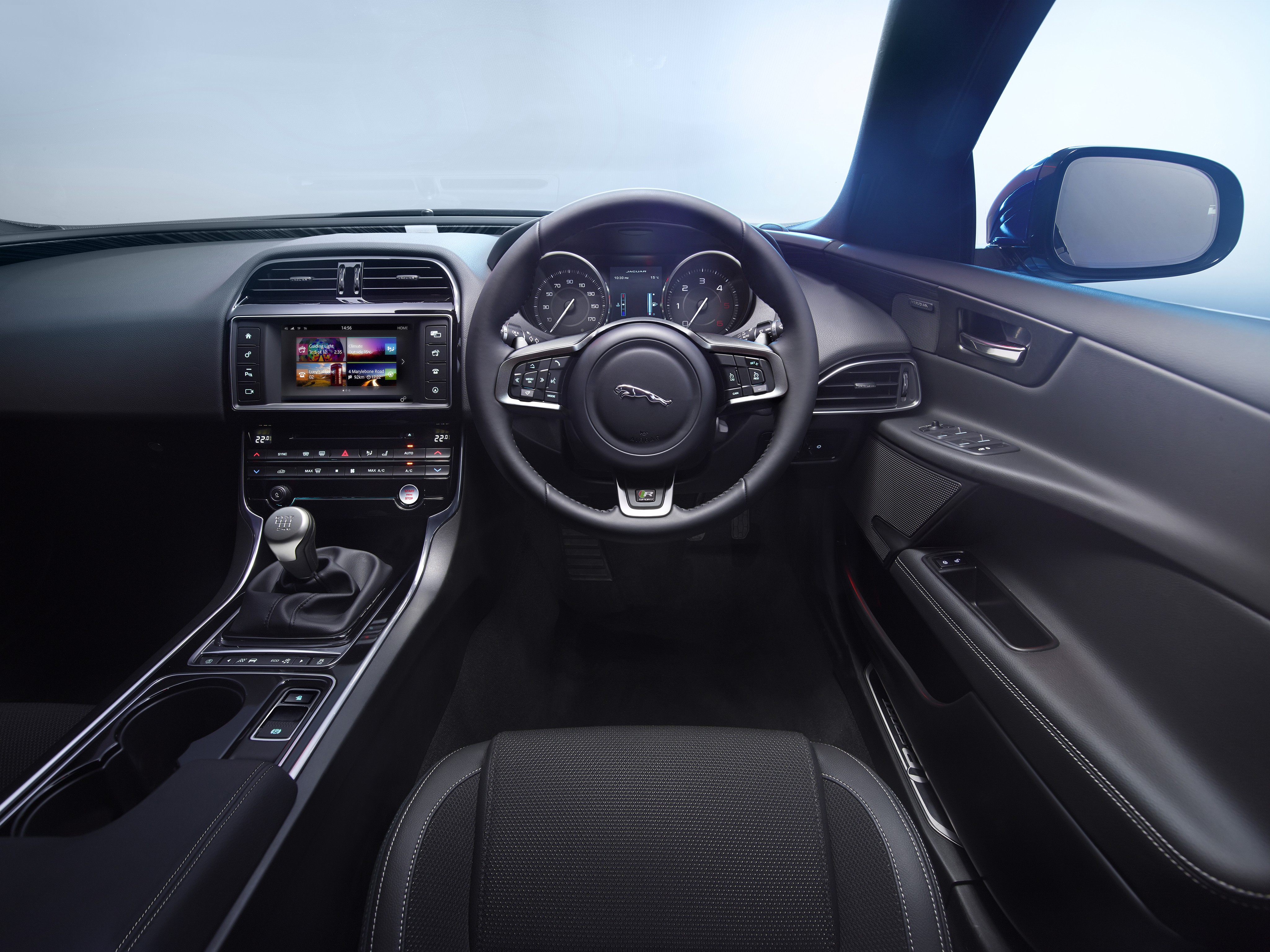 Jaguar Xe photo 59