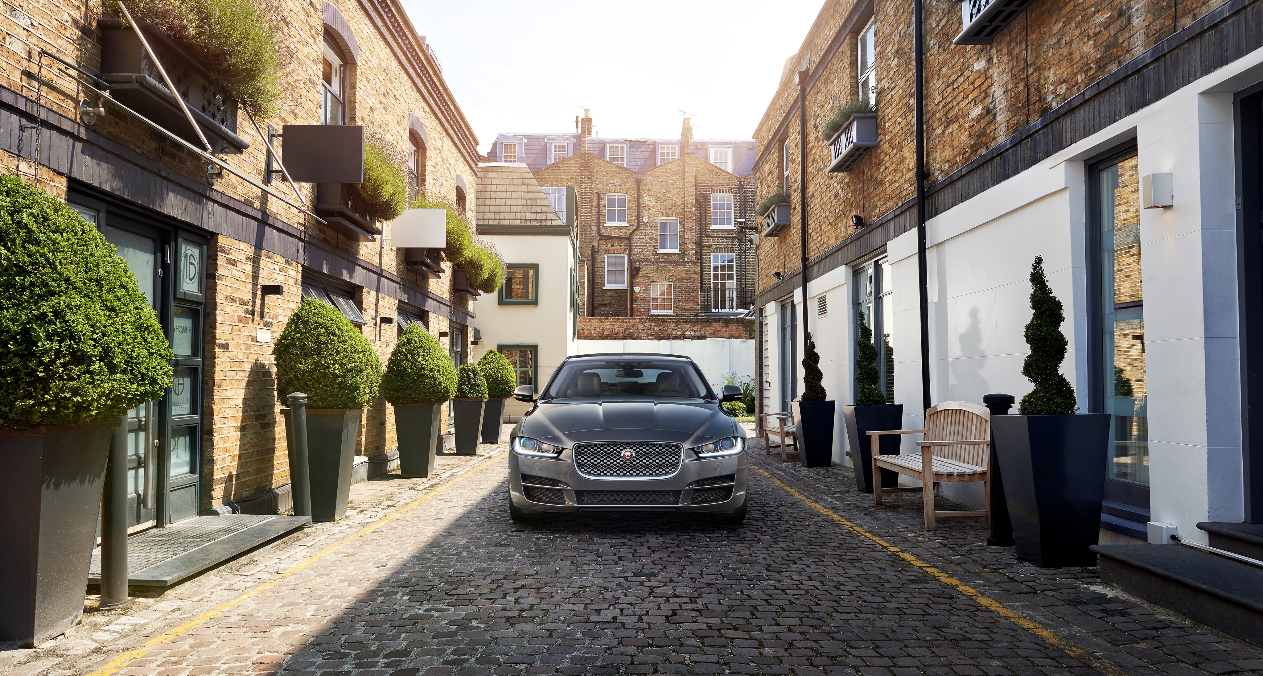 Jaguar Xe photo 16