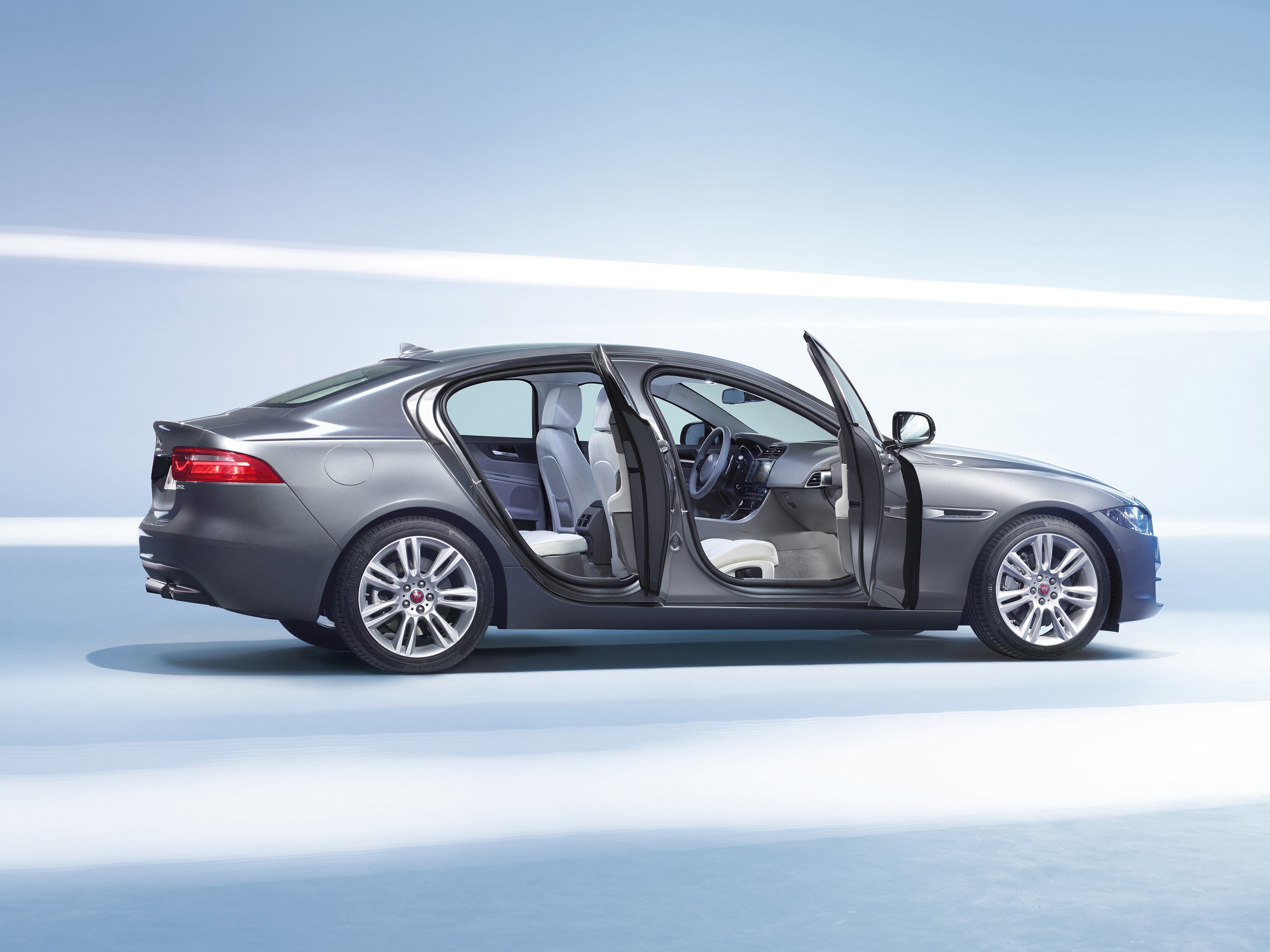 Jaguar Xe photo 17