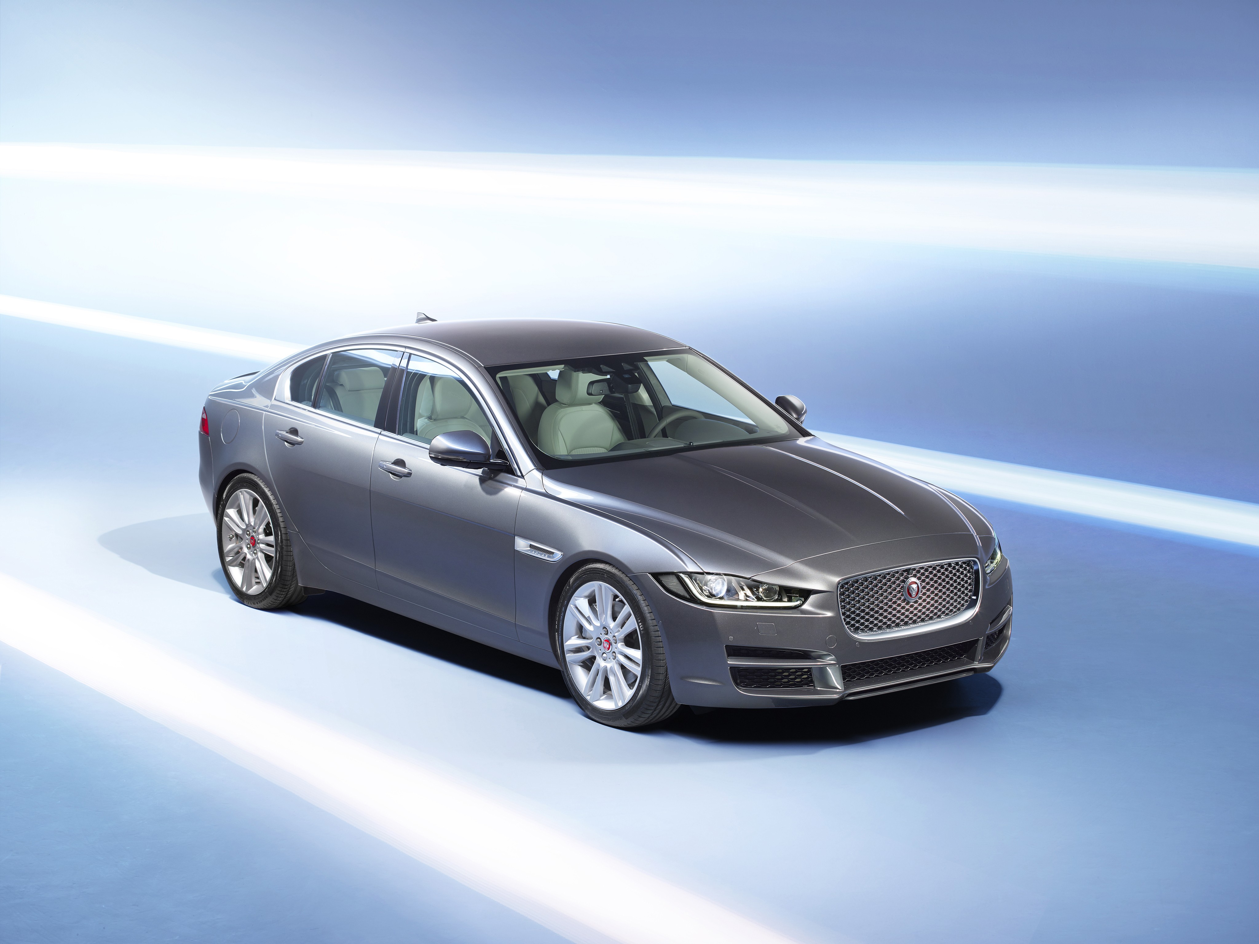Jaguar Xe photo 19
