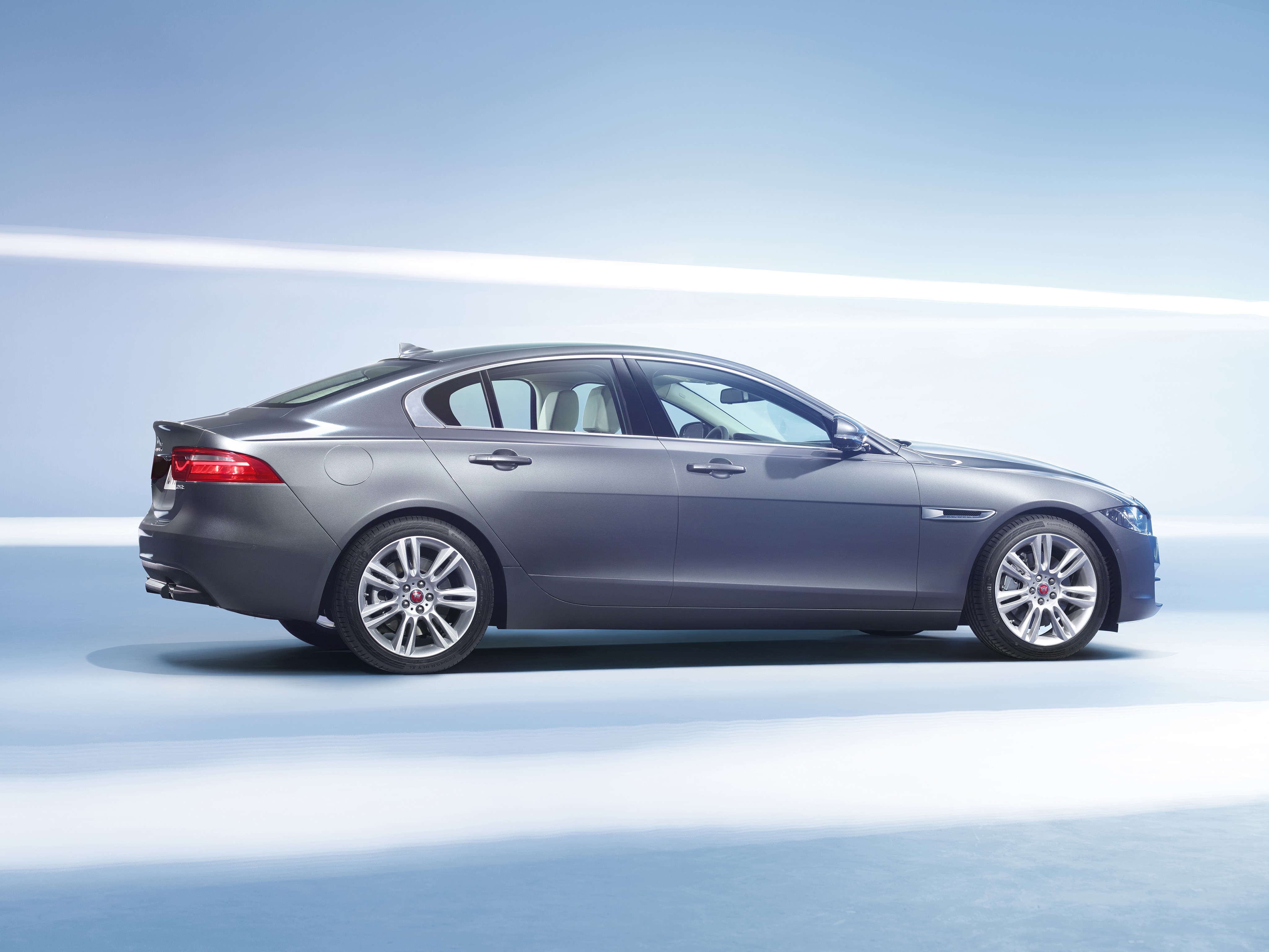 Jaguar Xe photo 20