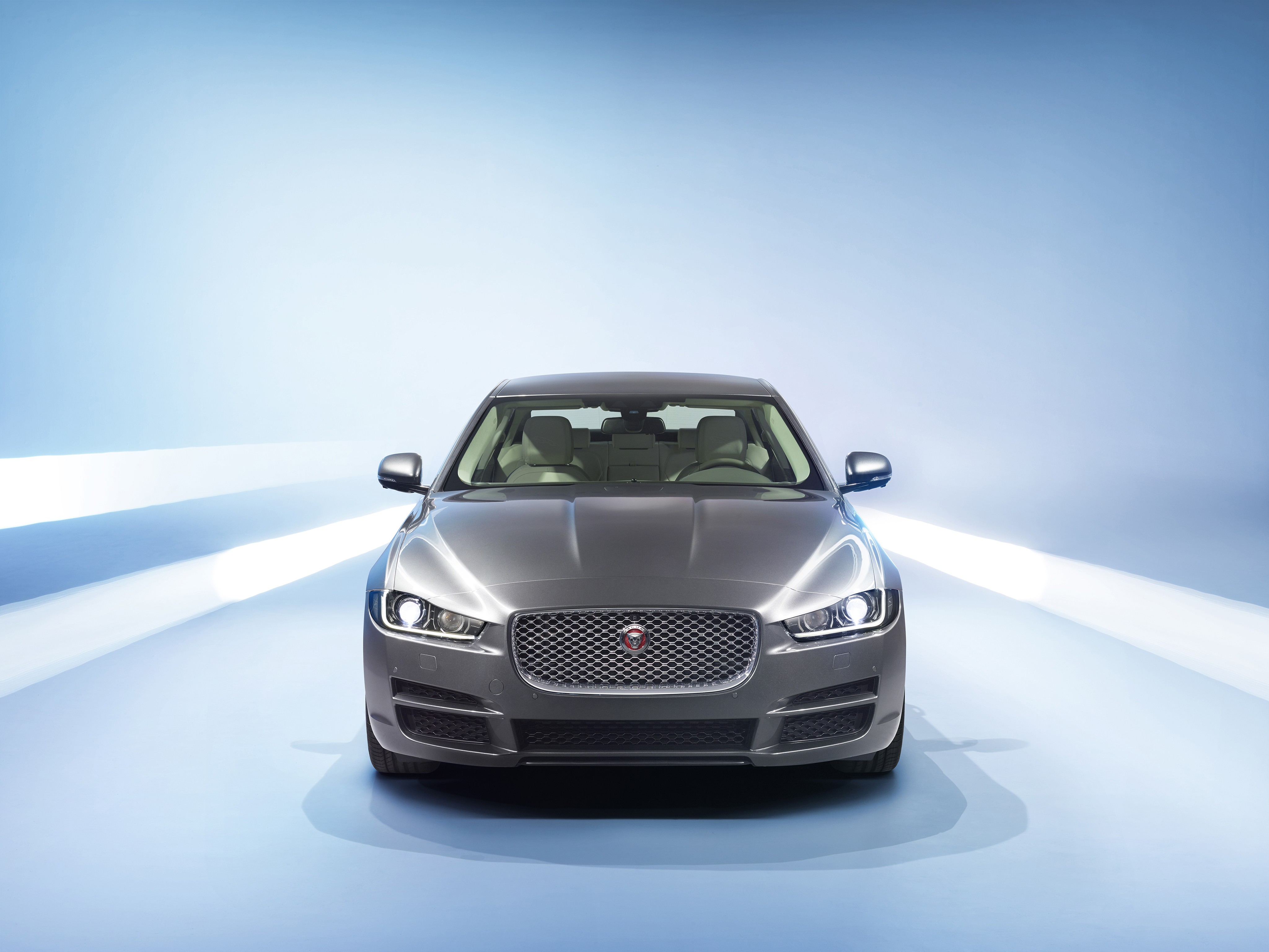 Jaguar Xe photo 21